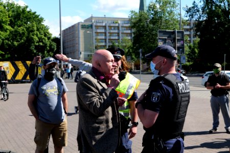 Far right media provoking antifascist RCC bicycle demonstration Berlin 2020-05-30 05