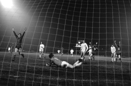 FC Twente tegen Velez Mostar 2-0, ( Europa Cup III ) Johan Zuidema heeft gescoo, Bestanddeelnr 927-8148