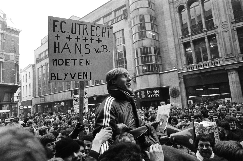 FC Utrecht supporters demonstreren voor behoud van club. FC Utrecht doelman Hans, Bestanddeelnr 931-8796