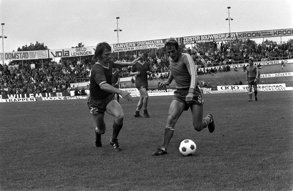 FC Utrecht tegen FC Twente 0-0, Henk Wery (1e keer voor Utrecht) in duel met Ora, Bestanddeelnr 927-4228