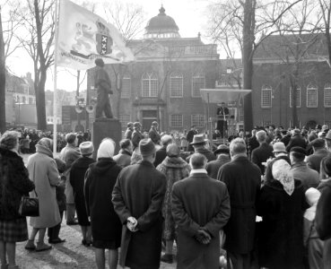 Februariherdenking op J. D. Meyerplein . Burgemeester houdt rede, Bestanddeelnr 913-5592