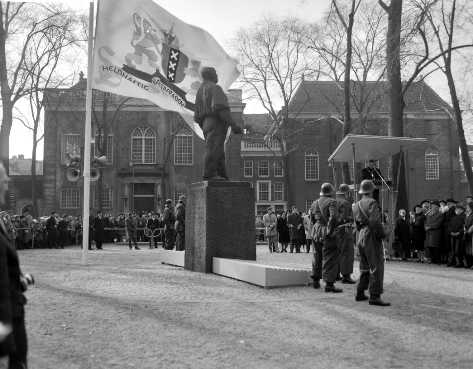 Februariherdenking op J. D. Meyerplein . Burgemeester houdt rede, Bestanddeelnr 913-5593