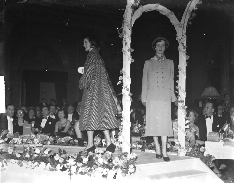 Fashionparade in concertgebouw, Bestanddeelnr 904-3066