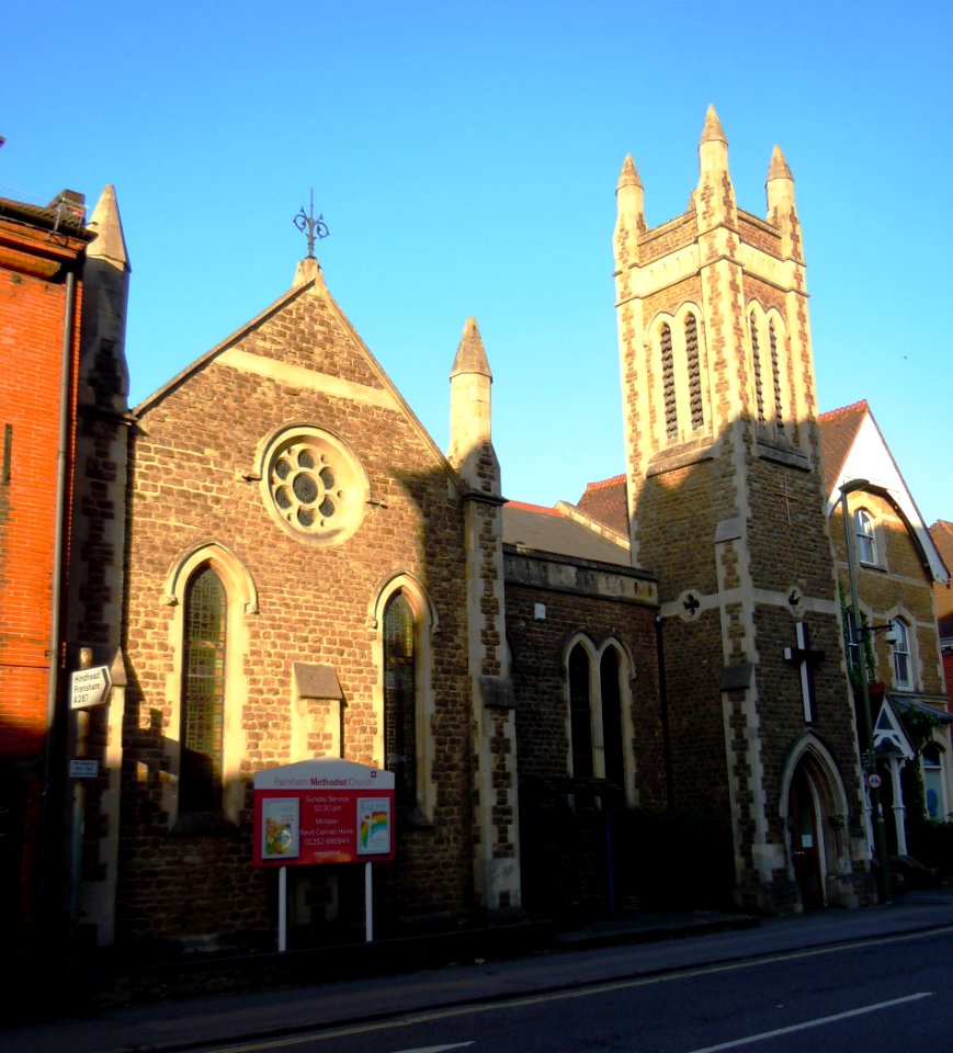Farnham Methodist Church, South Street, Farnham (May 2015) (2)