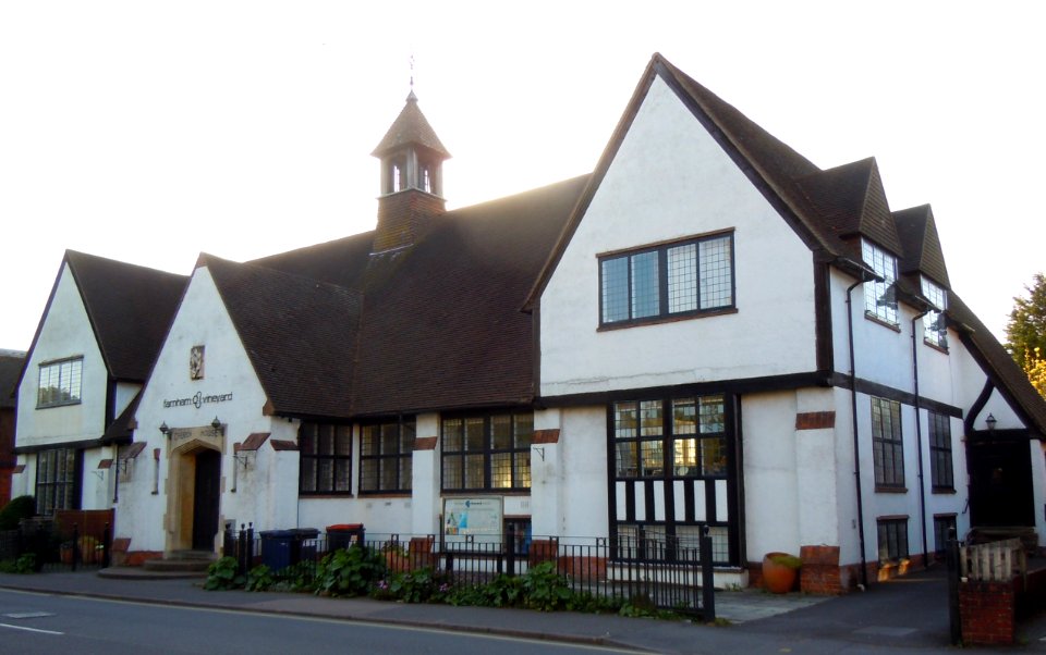 Farnham Vineyard Church, Union Street, Farnham (May 2015) (2)