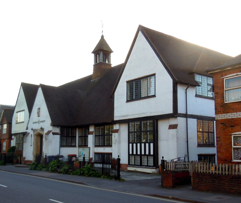 Farnham Vineyard Church, Union Street, Farnham (May 2015) (1)