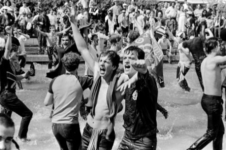 FC Bayern Munchen tegen Aston Villa 0-1 Europa Cup I engelse supporters s-middag, Bestanddeelnr 932-1819