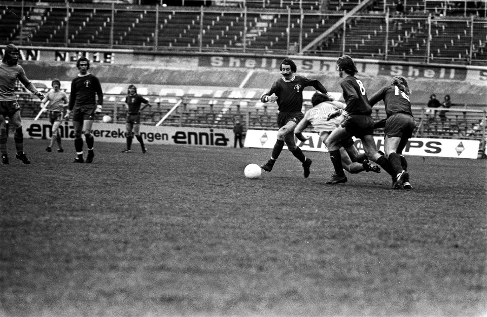 FC Amsterdam tegen FC Twente 0-3, v.l.n.r. Van de Ban Drost (vallend) Husers, en, Bestanddeelnr 927-6439