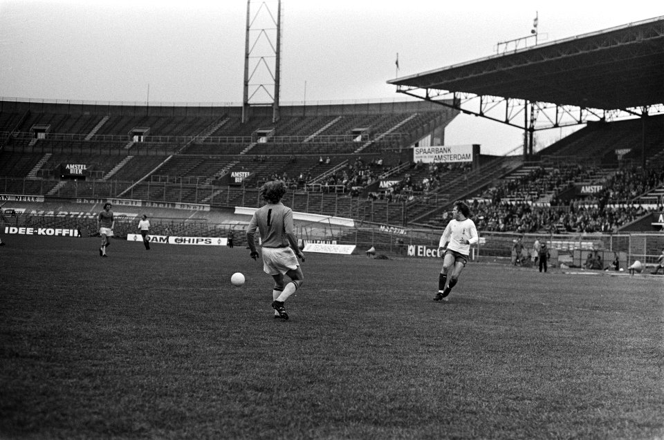 FC Amsterdam tegen FC Den Haag 1-1, spelmomenten, nr 29, 30 Visser wordt ten va, Bestanddeelnr 927-7854