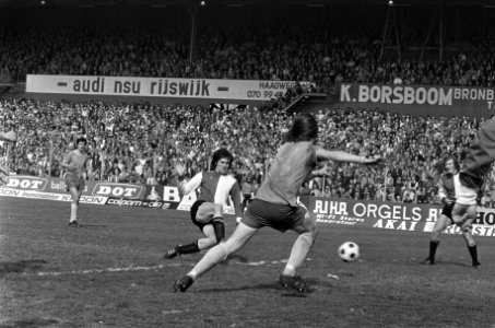 FC Den Haag tegen Feyenoord 0-2, nr 19 Kristensen en Wijngaarde en Ouwehand (r), Bestanddeelnr 927-0973
