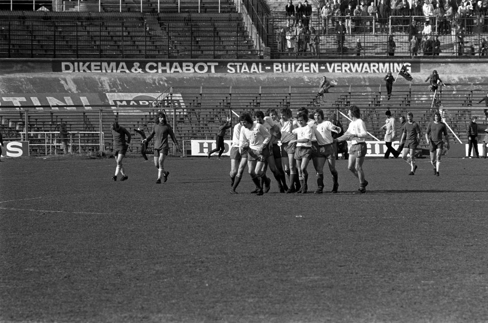 FC Amsterdam tegen Sparta 4-2, Fransz juichend, heeft gescoord, Bestanddeelnr 926-2728
