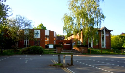 Farnham Baptist Church, The Hart, Farnham (May 2015) (2)