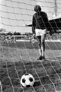 FC Den Haag tegen Feyenoord 1-8, Den Haag keeper Van Antwerpen haalt voor zesde , Bestanddeelnr 928-5691