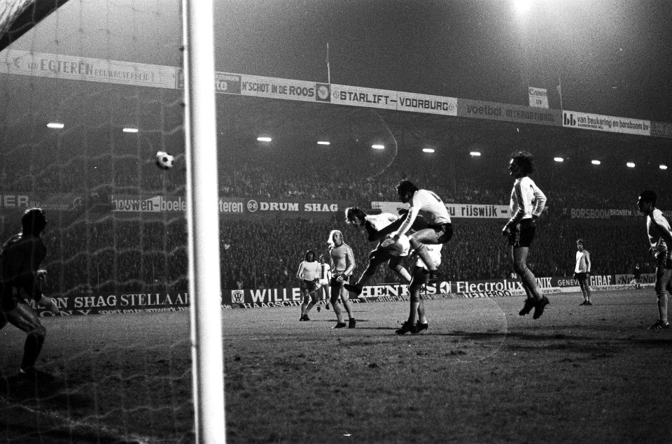 FC Den Haag tegen RC Lens (Europacup-II) Vliet scoort tweede Den Haag doelpunt , Bestanddeelnr 928-2201