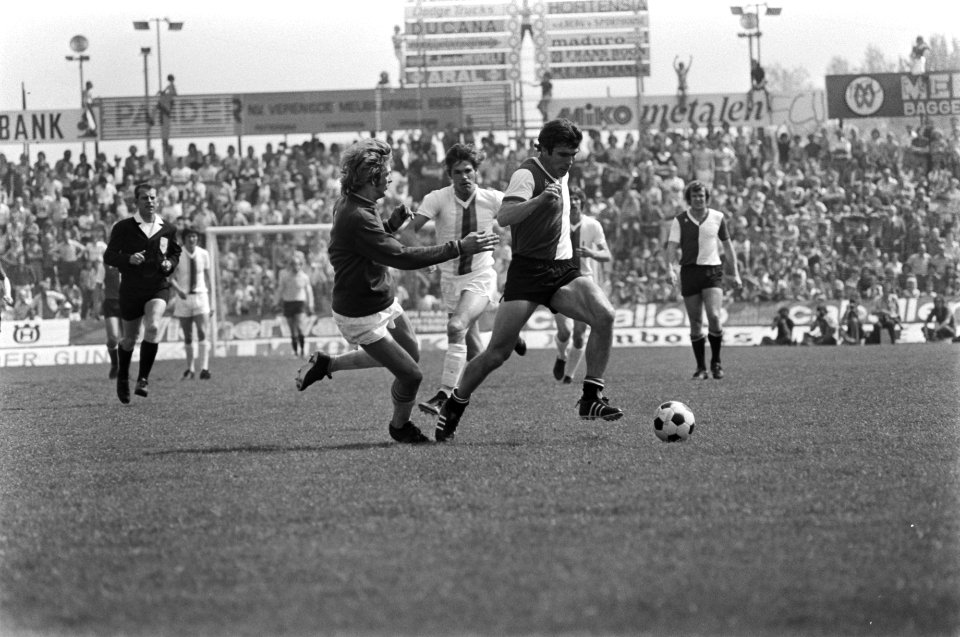 FC Den Haag tegen Feyenoord 1-8, spelmomenten met Van Hanegem in aktie, Bestanddeelnr 928-5695