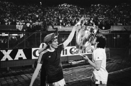 FC Bayern Munchen tegen Aston Villa 0-1 Europa Cup I blijde Aston Villa spelers , Bestanddeelnr 932-1811