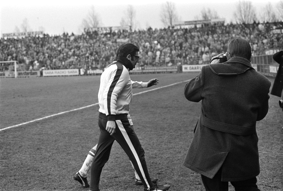 FC Den Bosch-trainer Jan Remmers verlaat het veld, Bestanddeelnr 924-3558