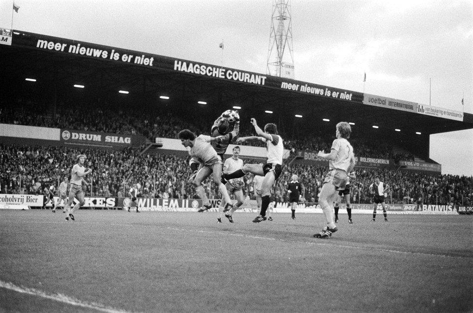 FC Den Haag tegen Feyenoord 1-1, keeper Galje in actie, Bestanddeelnr 929-8824
