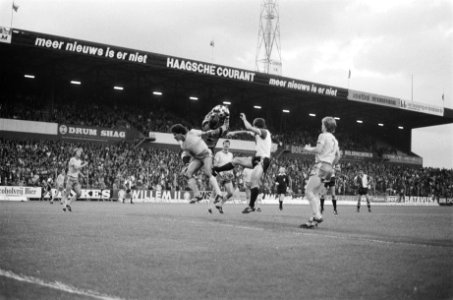 FC Den Haag tegen Feyenoord 1-1, keeper Galje in actie, Bestanddeelnr 929-8824