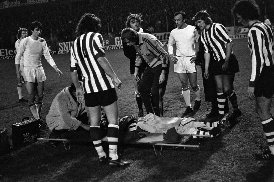 FC Den Haag tegen Sparta 1-0 (beker), Dries Visser (Sparta) geblesseerd, Bestanddeelnr 927-7997