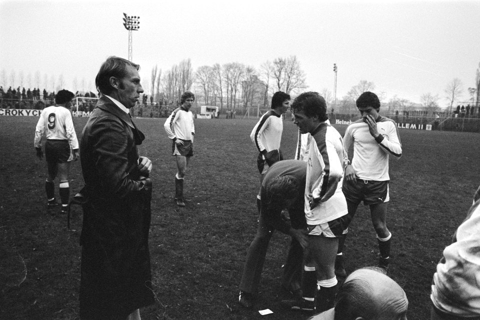 FC Amsterdam tegen Excelsior (KNVB-beker) trainer P van der Meent en spelers v, Bestanddeelnr 928-8982