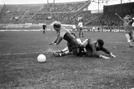 FC Amsterdam tegen Ajax 1-3, beker 28 Brokamp ten val gebracht 29 penalty va, Bestanddeelnr 928-3137