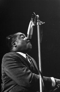 Fats Domino in Amsterdam, Fats tijdens zijn optreden in het Concertgebouw, Bestanddeelnr 914-4772