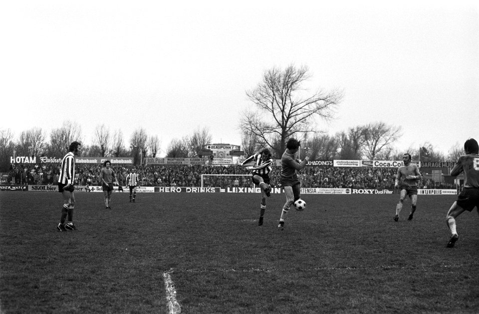 FC Den Haag tegen PSV 1-1, Rene van de Kerkhoff (l) scoort 1-1, Bestanddeelnr 927-6753