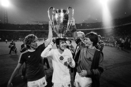 FC Bayern Munchen tegen Aston Villa 0-1 Europa Cup I blijde Aston Villa spelers , Bestanddeelnr 932-1808