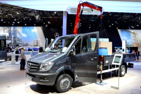 Fassi light duty crane on Sprinter 516 CDI. Spielvogel