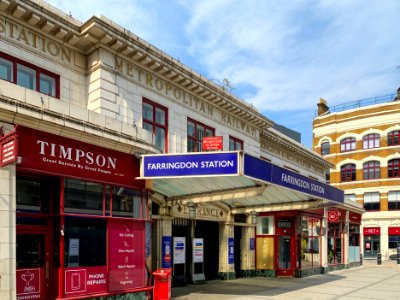Farringdon station Metropolitan entrance