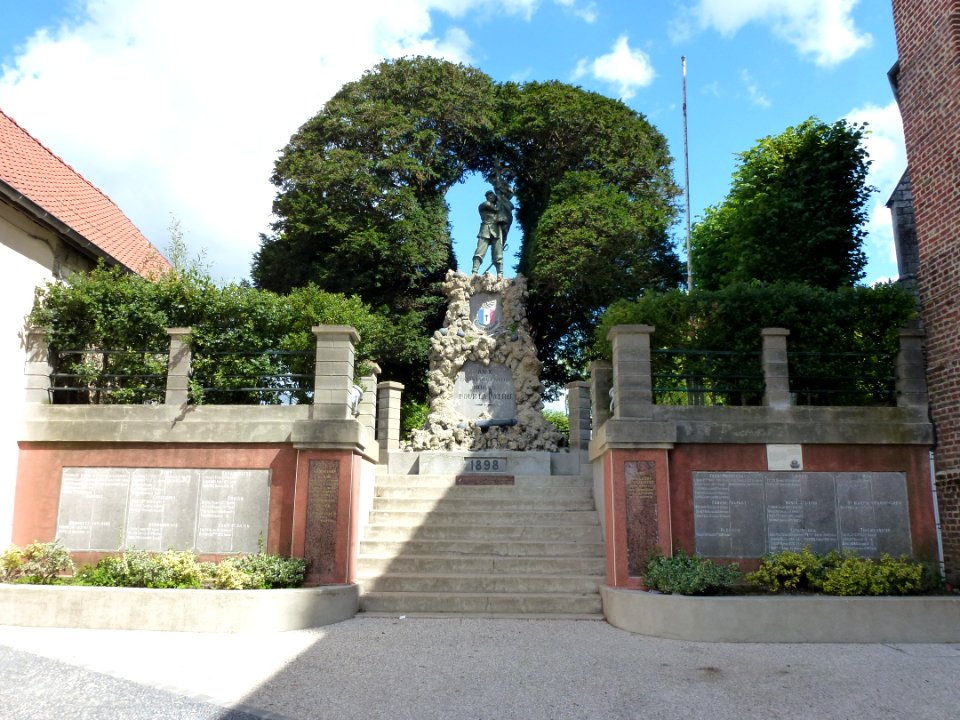 Fauquembergues (Pas-de-Calais, Fr) mon aux morts canton, 1870, 1898 Vue d'ensemble
