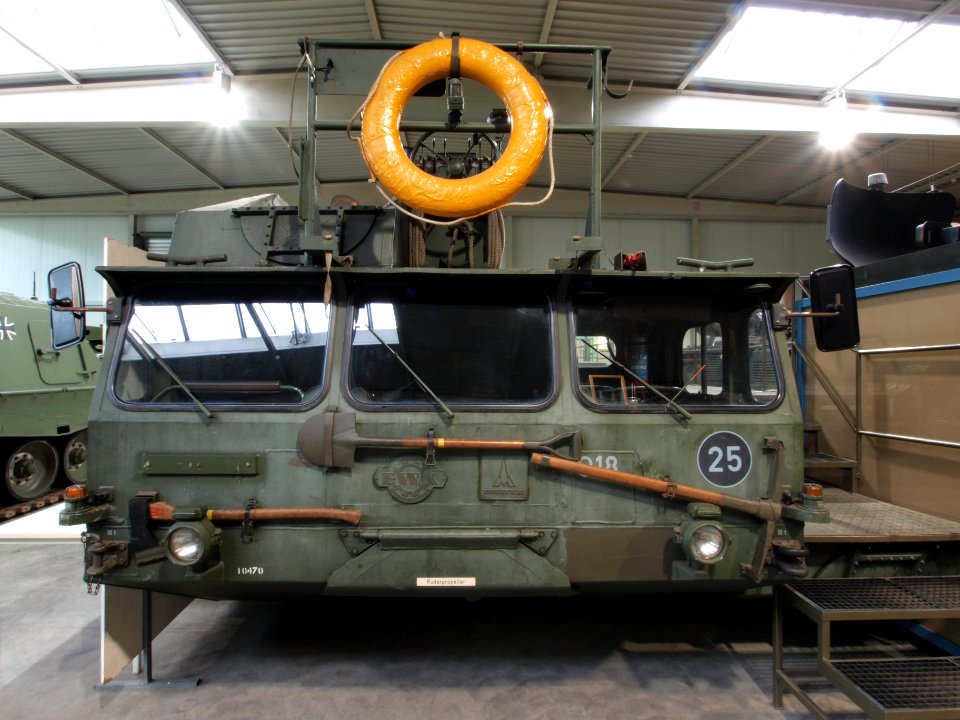 Faun Deutz-EWK M2 Amphibien-Pionierbrückenfahrzeug pic1