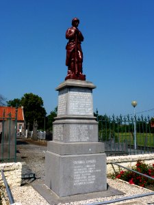 Faumont (Nord, Fr) monument aux morts