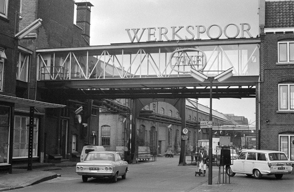 Fabriek van Werkspoor aan Oostenburgermiddenstraat te Amsterdam, exterieur, Bestanddeelnr 922-3242
