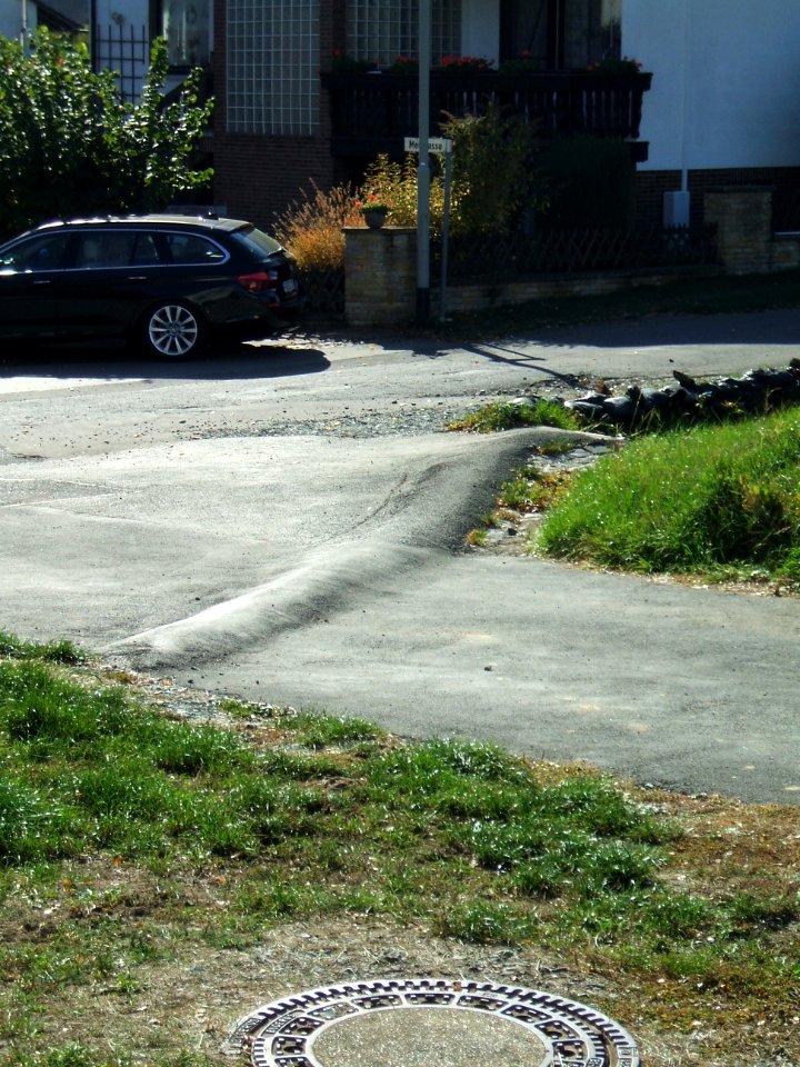 Fauerbach Riedgraben Trafohäuschen Gestaltung Bitumen