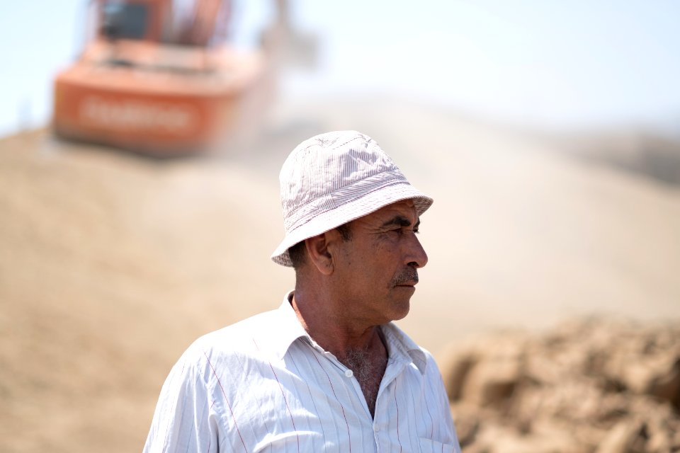 Ezidi workers and administrators packing grain in summer of 2019 at the grain processing center in Shingal 16