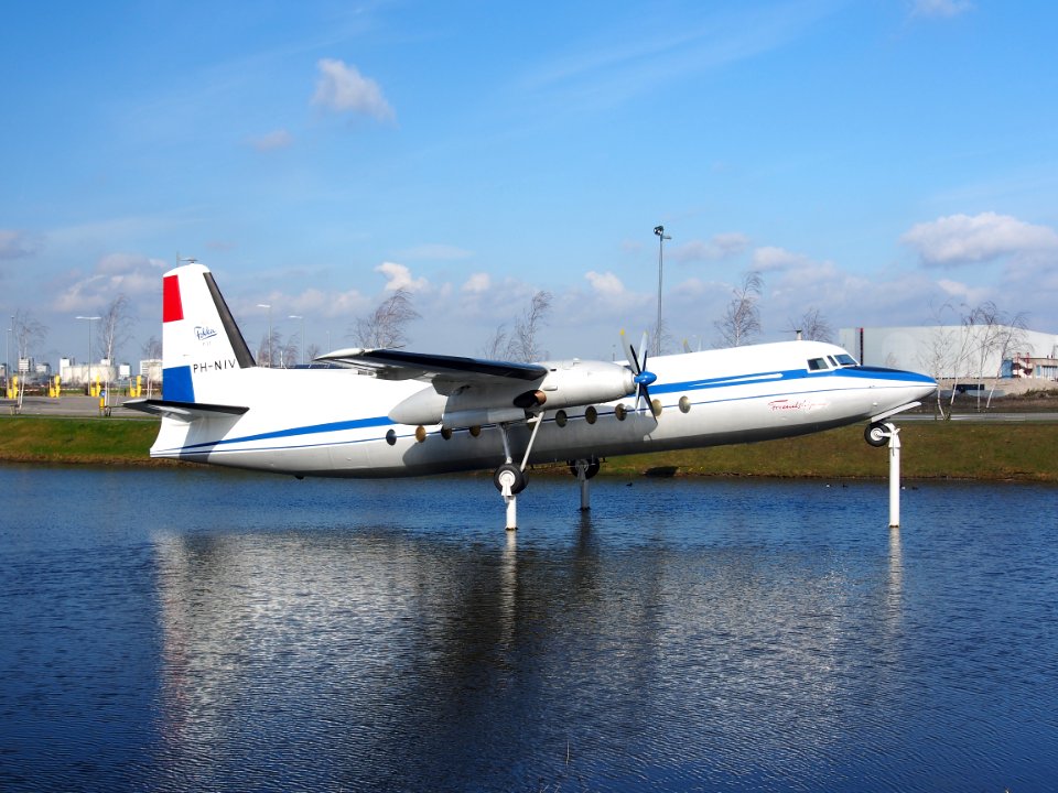 F27 Friendschip PH-NIV at Schiphol pic2