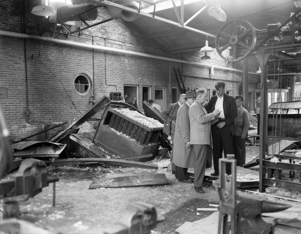 Fabrieksontploffing Luchtvaartstraat Amsterdam, Bestanddeelnr 906-6911