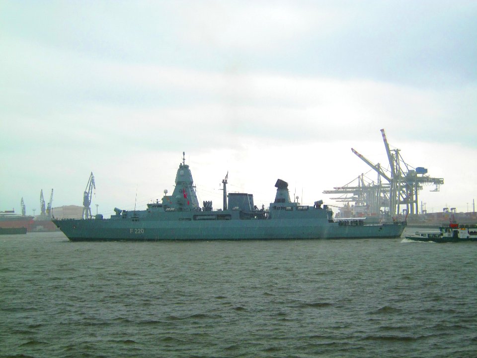 F220 Fregatte Hamburg