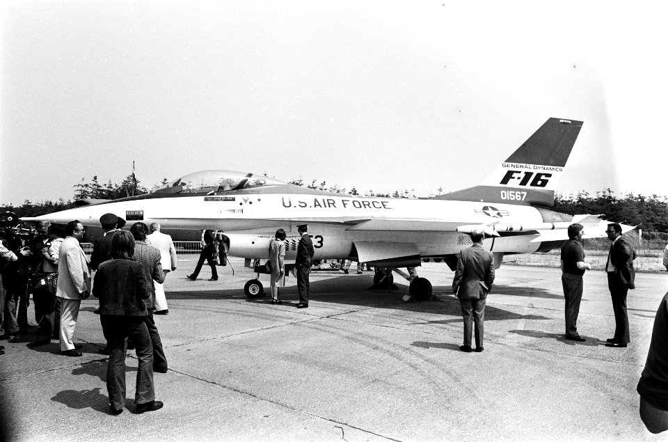 F16 op de vliegbasis, Bestanddeelnr 927-9983