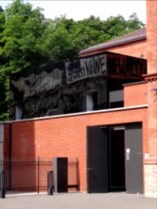 Facadengestaltung an der Gedenk- und Bildungsstätte Andreasstraße 1