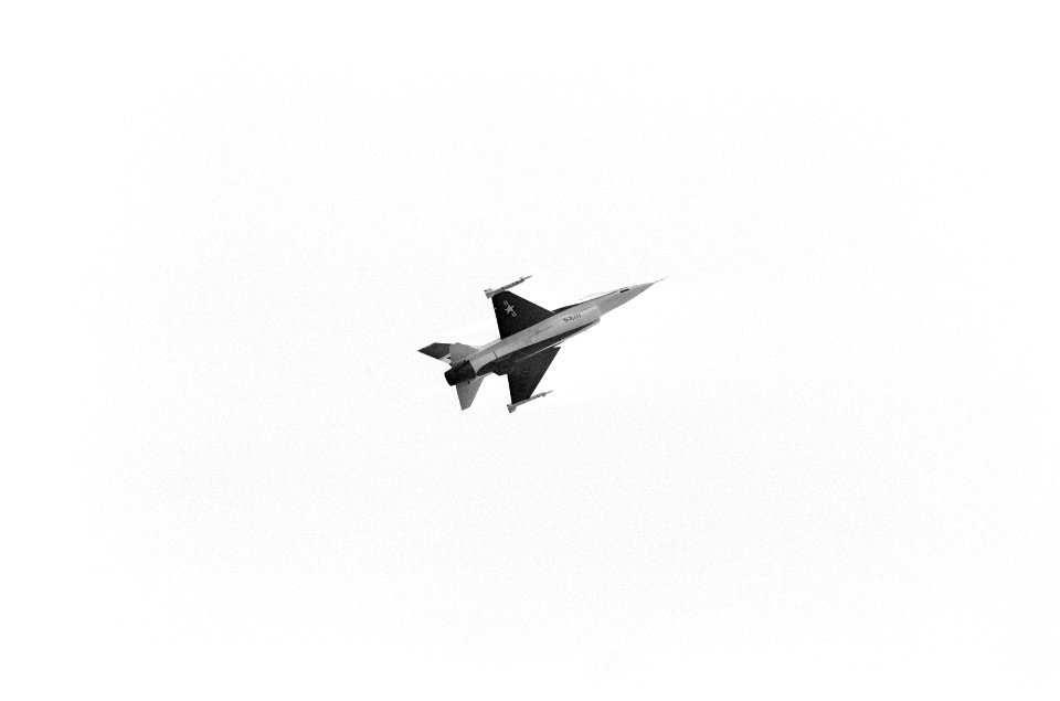 F16 in de vlucht, Bestanddeelnr 927-9984