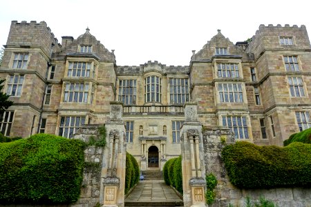 Facade - Fountains Hall - North Yorkshire, England - DSC00543