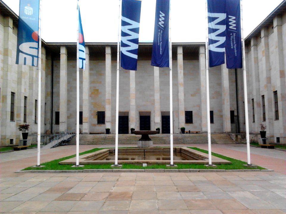 Facade NMW 02