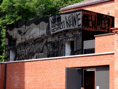 Facadengestaltung an der Gedenk- und Bildungsstätte Andreasstraße 2
