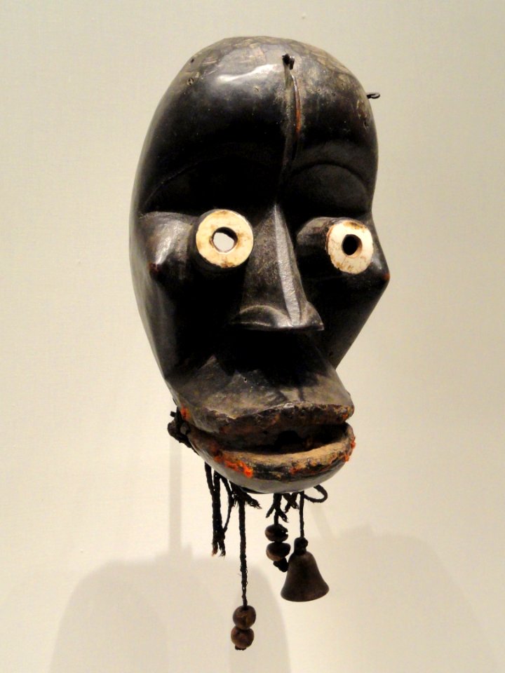 Face Mask, early 1900s, Guinea Coast, Liberia, Mano people, wood, ivory, cord, metal, seeds - Cleveland Museum of Art - DSC08714