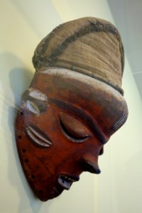 Face mask (mbuya), Pende people, DR Congo, wood, fiber, fabric, pigments - Fitchburg Art Museum - DSC08953
