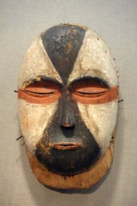 Face mask, Gabon, northern and central coast, Galwa or Mpongwe people, 20th century, wood, pigment, and metal or iron alloy - De Young Museum - DSC01057