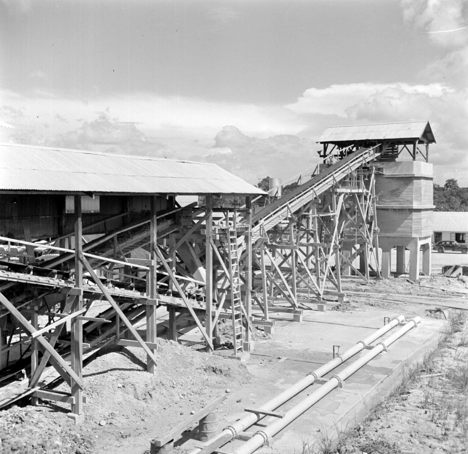 Fabrieksinstallatie van de Billiton Maatschappij Suriname in Paranam in Suriname, Bestanddeelnr 252-6538